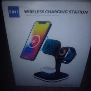 Iphone 12/13/14 charge station watch and pods
